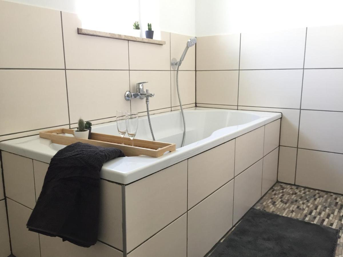 Ferienwohnung Am Bodensee- Zentrale Lage, Free Parking And Wifi, 109 M2, Privater Garten, 7 Gaeste, 2X Kingsize Boxspringbett, Familienfreundlich FDH المظهر الخارجي الصورة